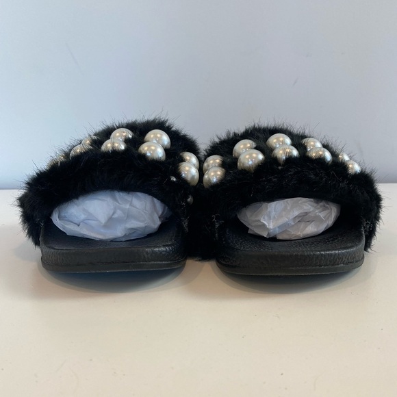 Black Slides Faux Fur and Pearl sandals size 6 - Picture 6 of 12